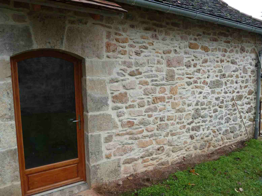 Joint à la chaux, façade en pierre Ossages